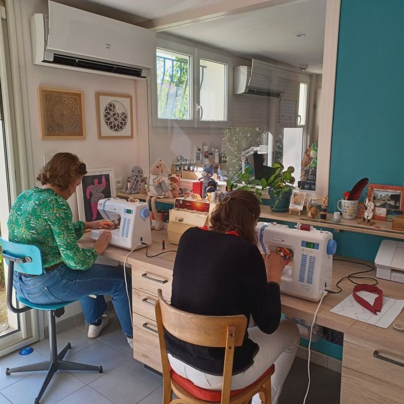 photo d'un atelier couture en duo
