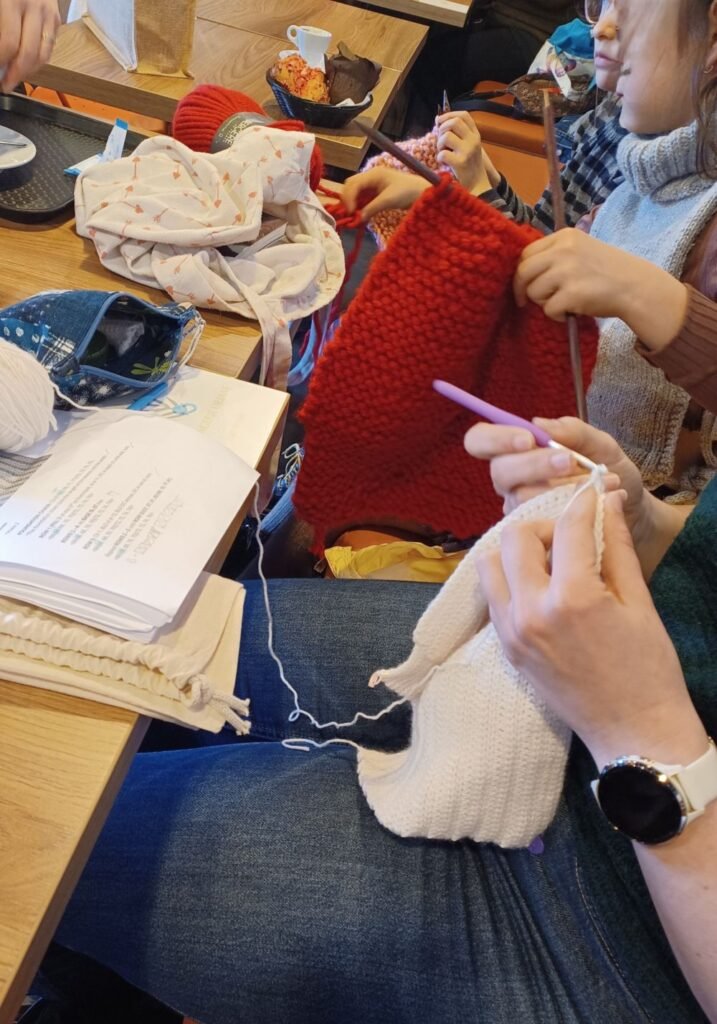 Ouvrages crochet lors du café créatif