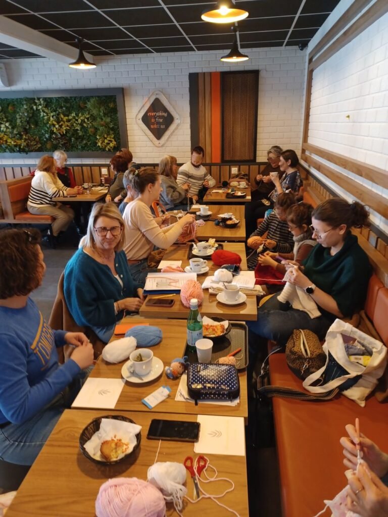 Café Mailles & Papotes : un café crochet tricot convivial à Chassieu