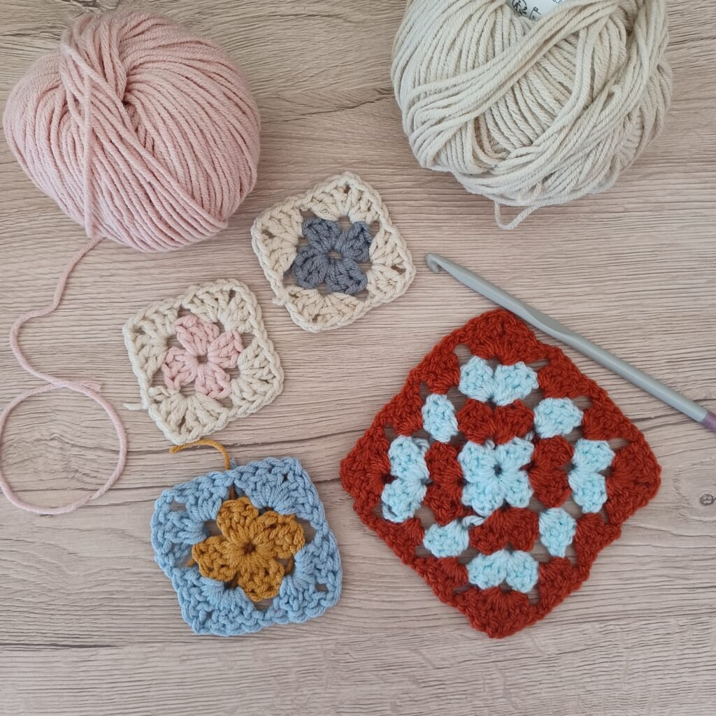 Stage crochet débutant à Chassieu : réalisation de granny squares.
