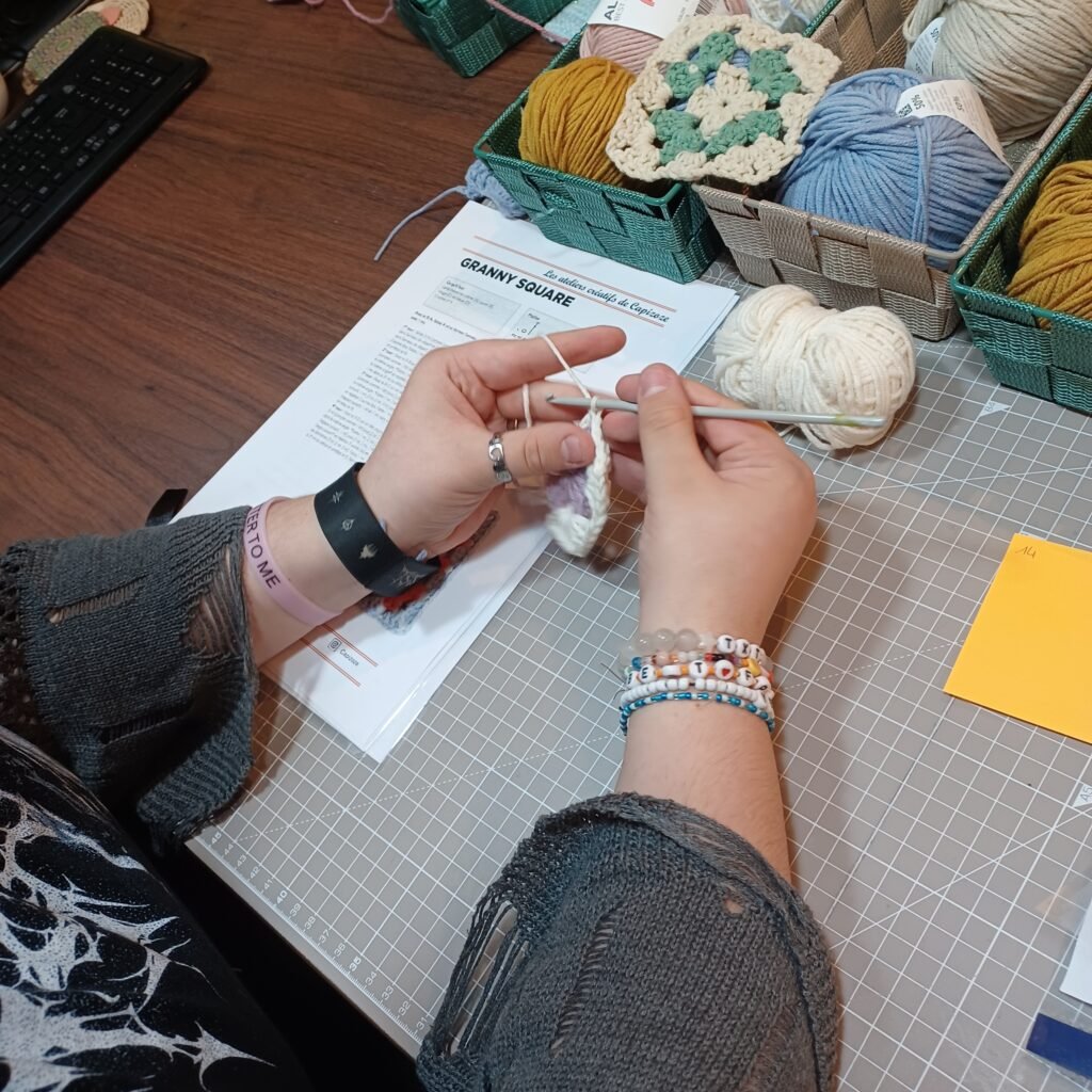 cours de crochet chassieu mains