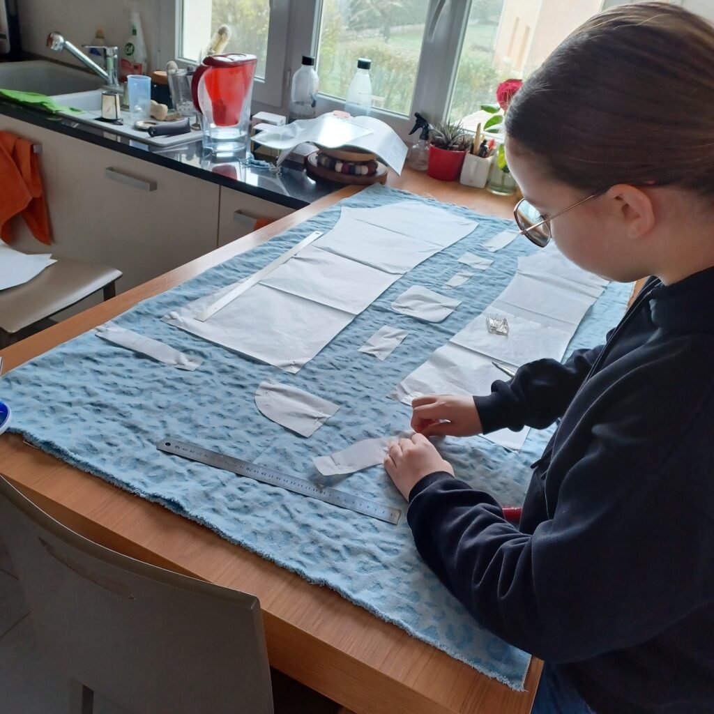 cours de couture découpe tissu
